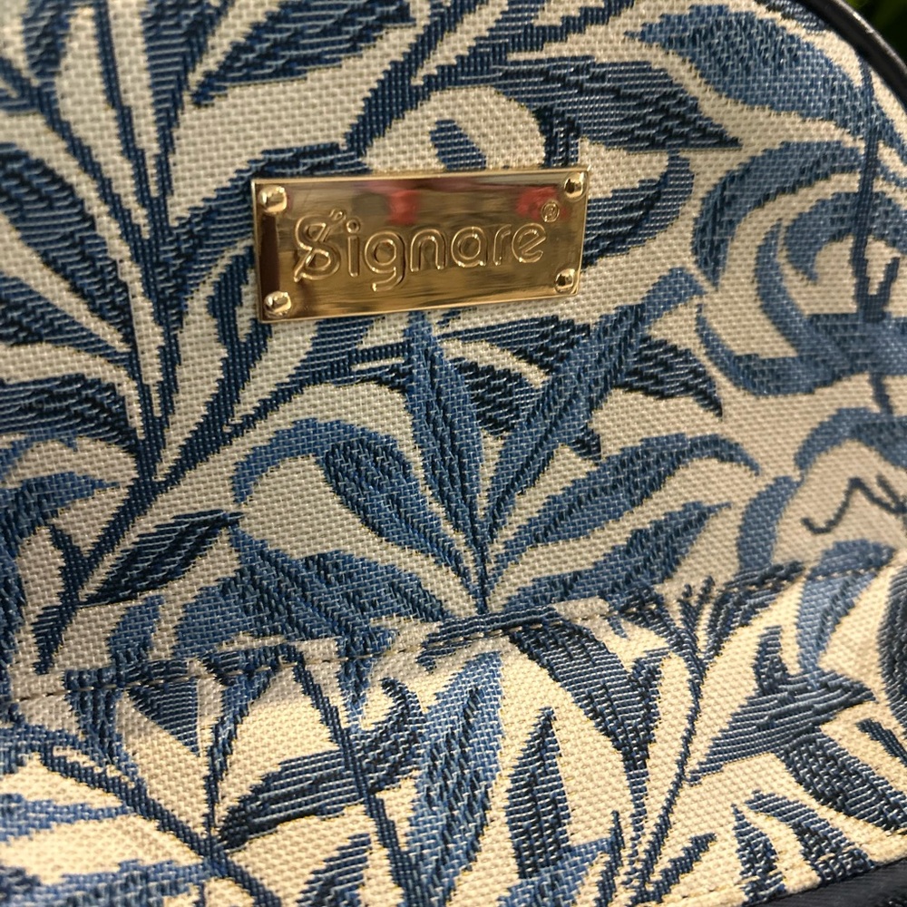 Blue Leaf Pattern Backpack - Picture 3 of 10
